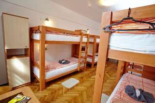 Отели типа «постель и завтрак» Smart Inn Минск Кровать в общем 8-местном номере-8