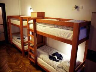 Отели типа «постель и завтрак» Smart Inn Минск Кровать в общем 8-местном номере-13
